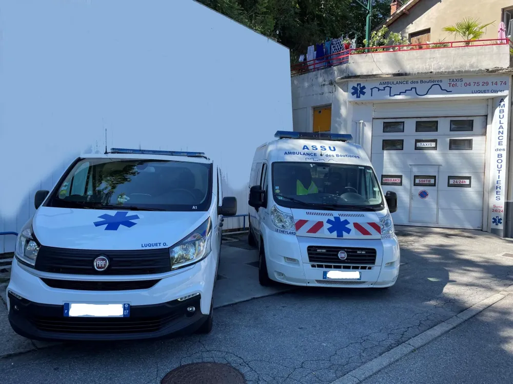 Ambulance près de Beauvène